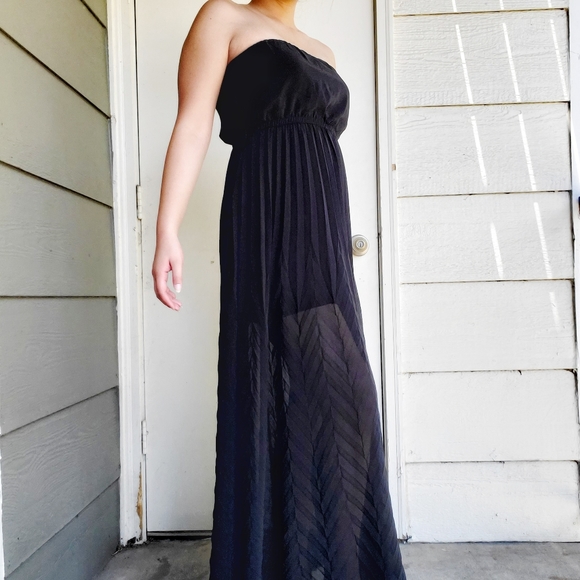 YA Los Angeles | Black Chevron Pleated Maxi Dress - Picture 3 of 7